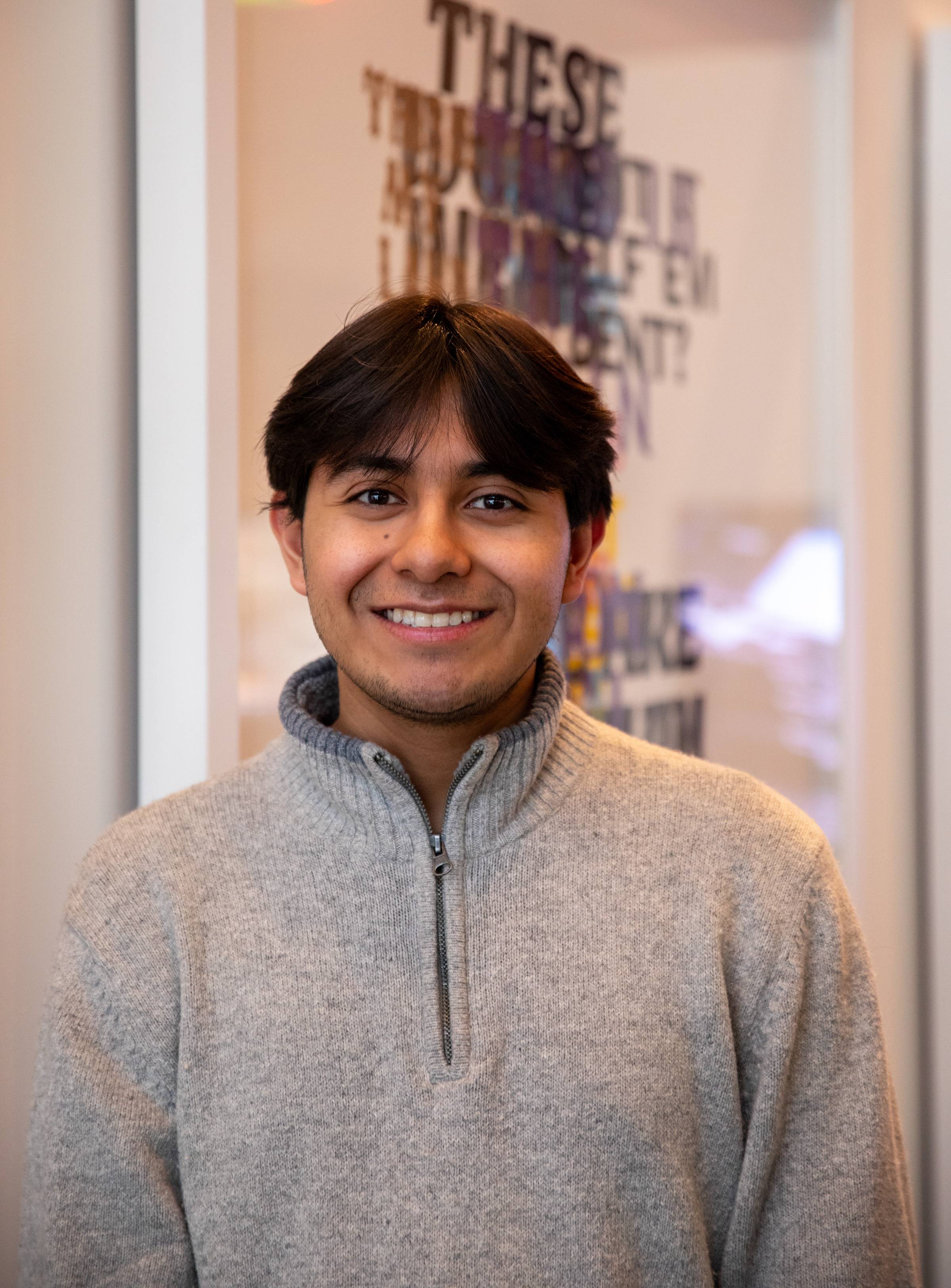 Foto de nuestro nuevo pasante, Jorge (él)