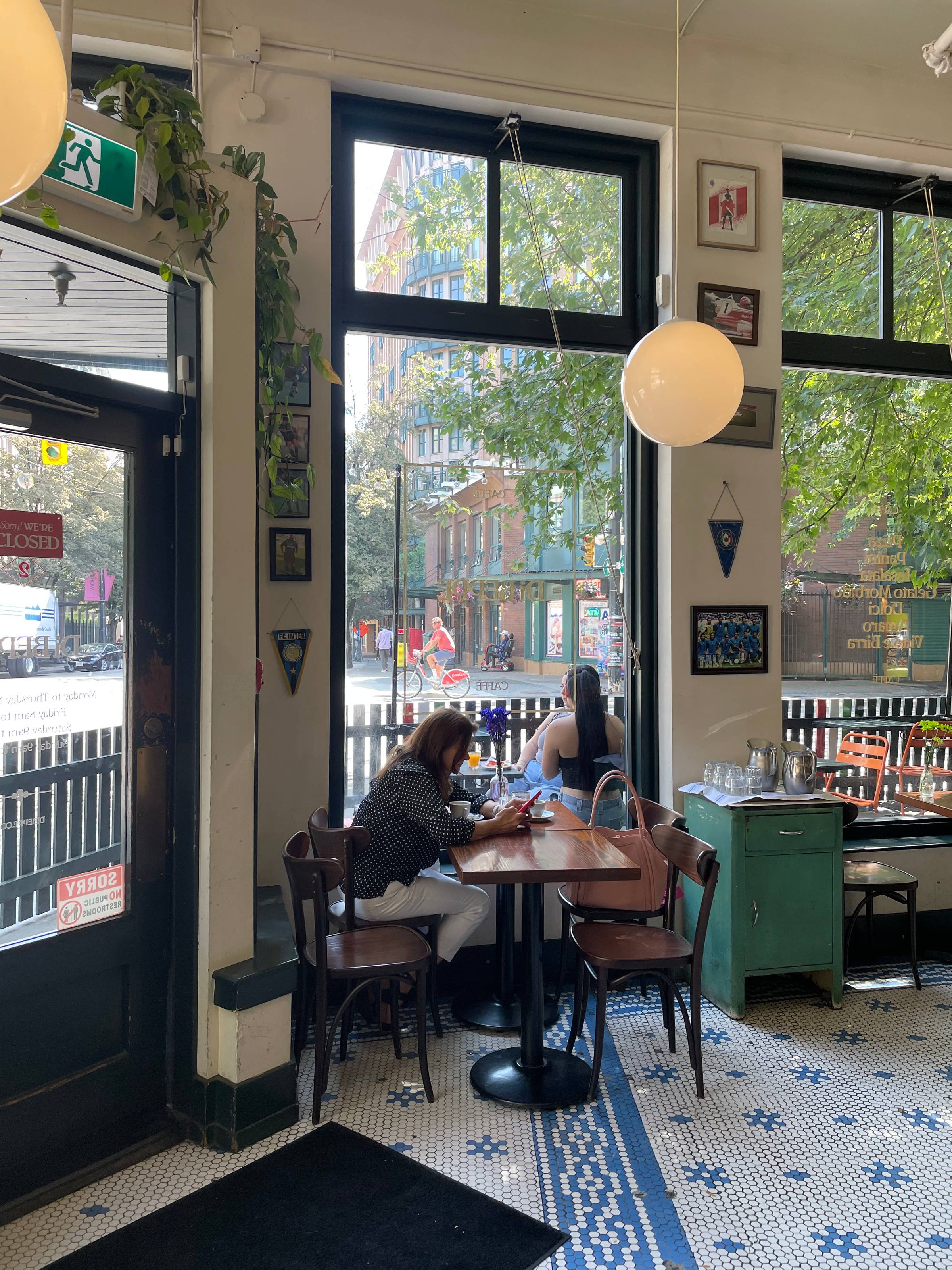 Di Beppe Cafe, Vancouver Canada 