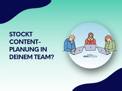 Illustration von drei Personen mit Laptops in einem Kreis, daneben der Text „Stockt Content-Planung in deinem Team?“ auf blau-grünem Hintergrund.