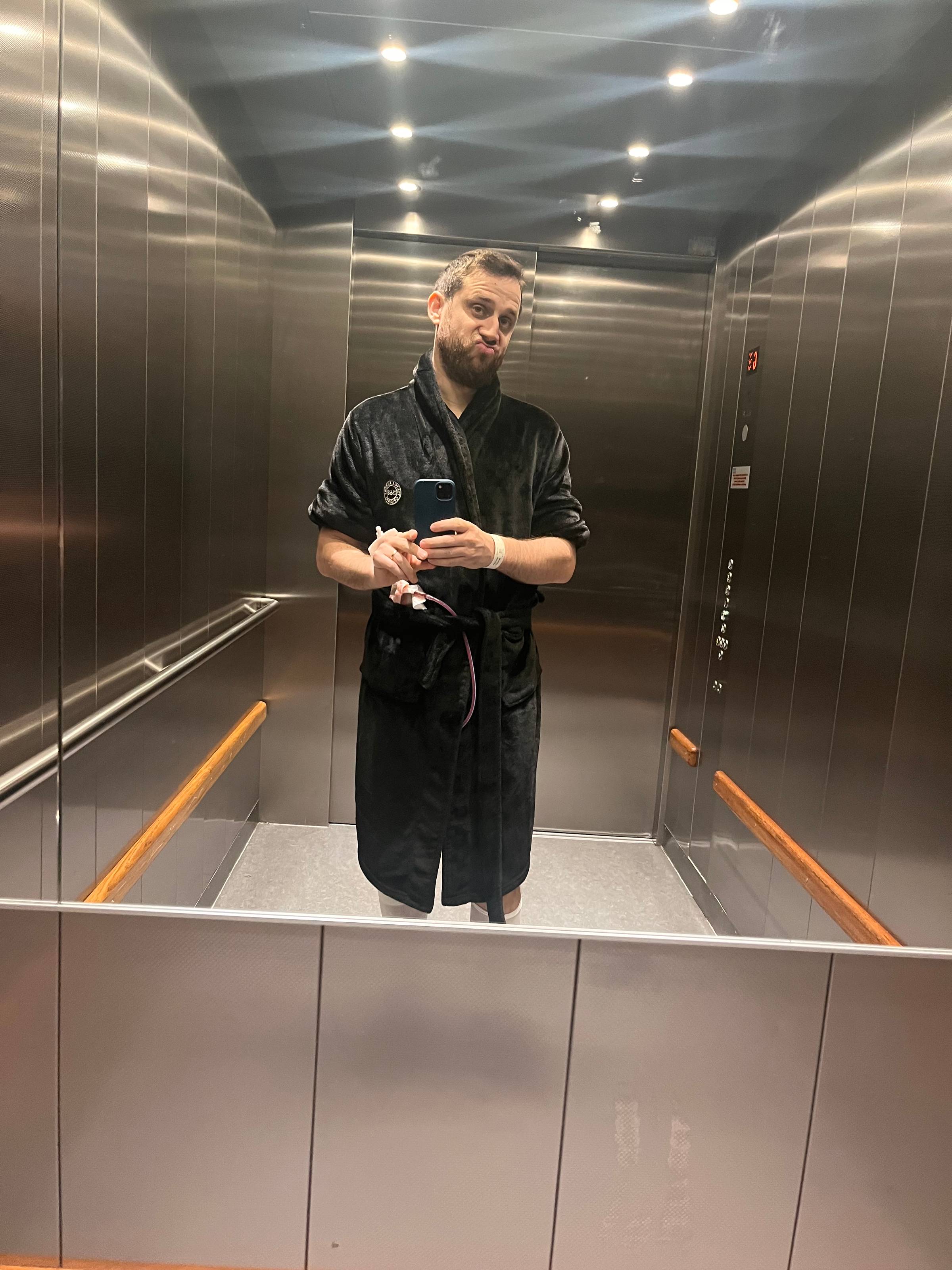Hospital lift