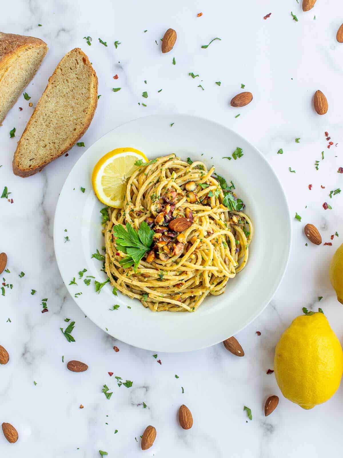 plato de pasta al limon.