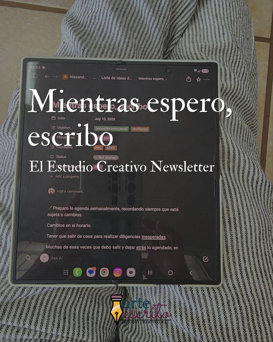 Mi celular con el app donde organizo el contenido de mi newsletters