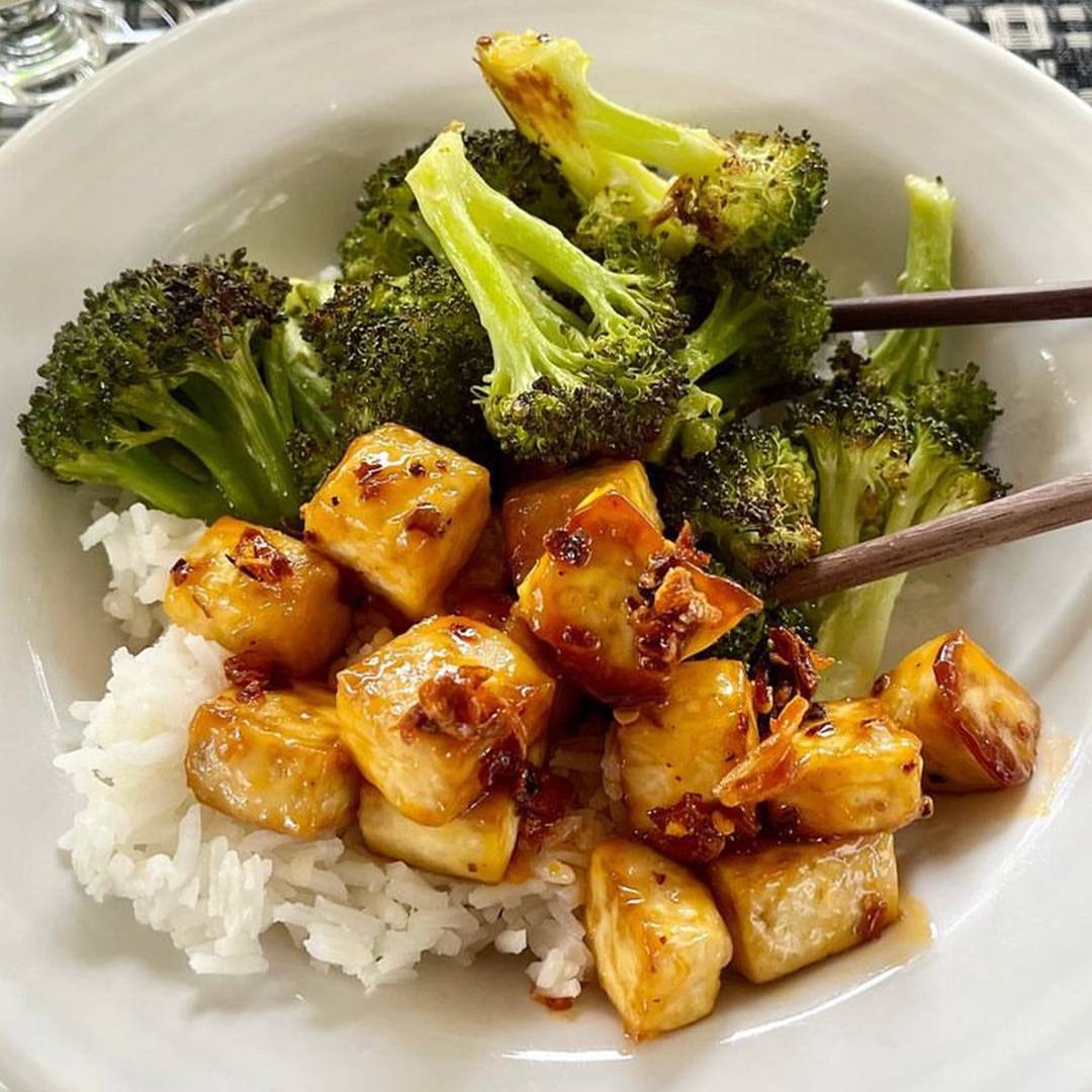 Chili tofu in a bowl with rice and broccoli