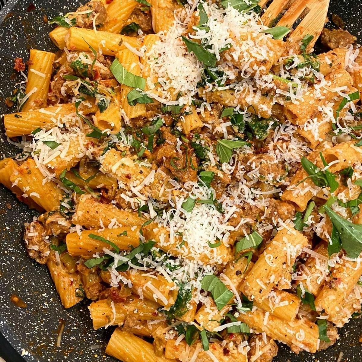 Rigatoni in a pan with sausage and kale