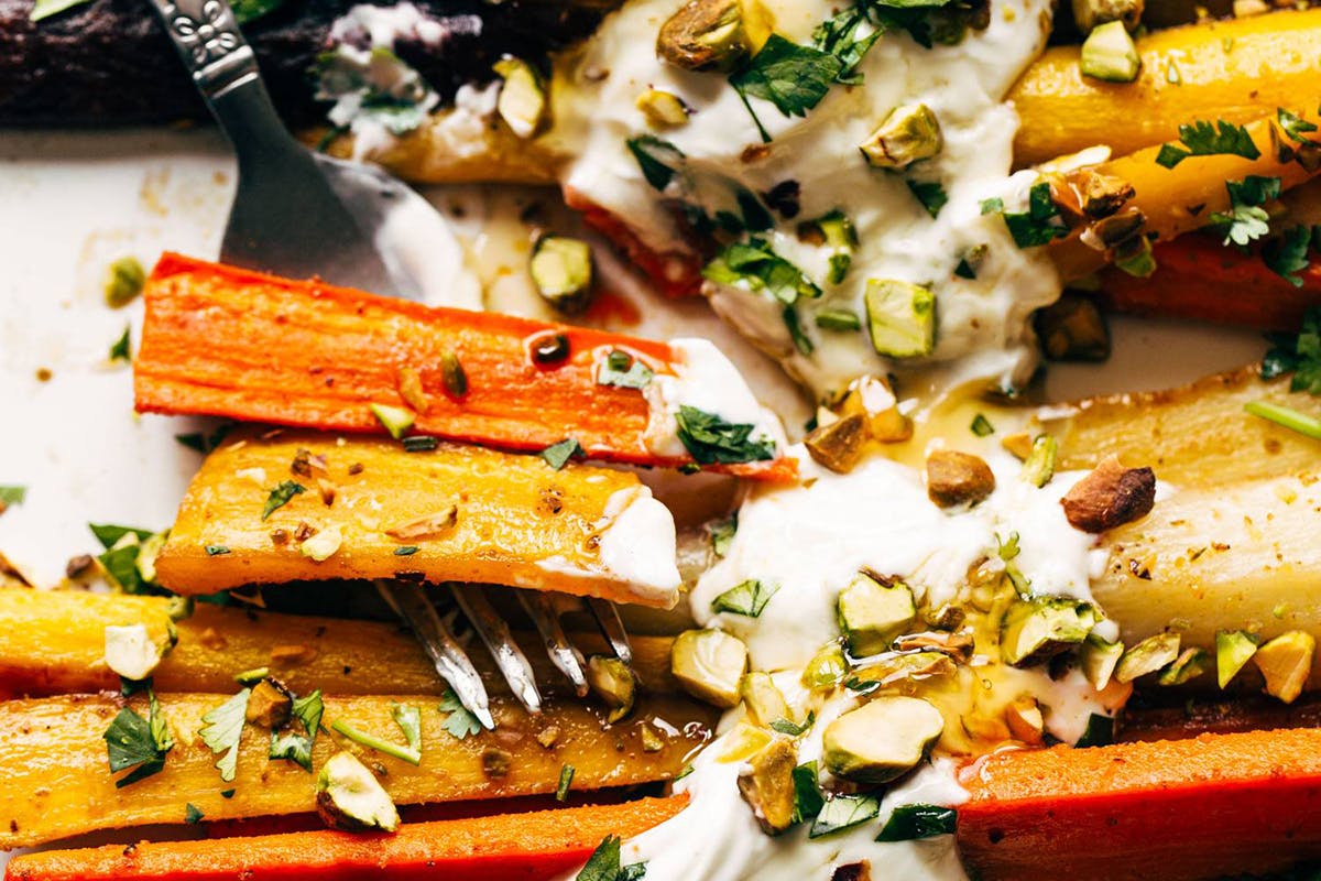 Roasted Carrots with Honey and Garlic Yogurt Sauce