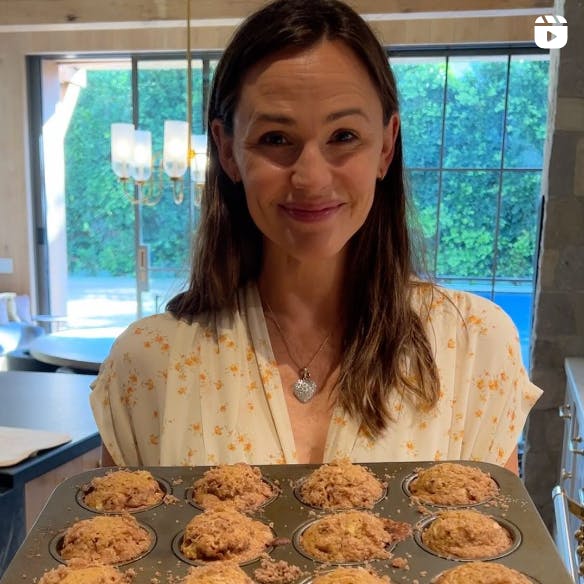 Jennifer Garner holding apple muffins.