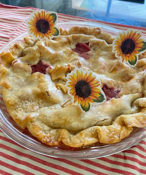 Photo of a yummy, old-fashioned strawberry pie made by Pam | Photo: P. Burke