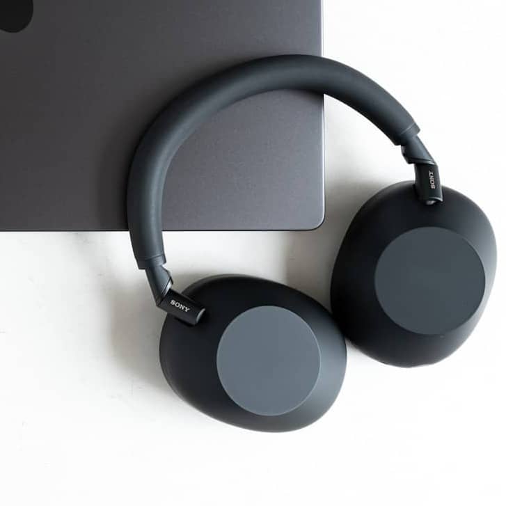 A laptop and headphones are pictured.