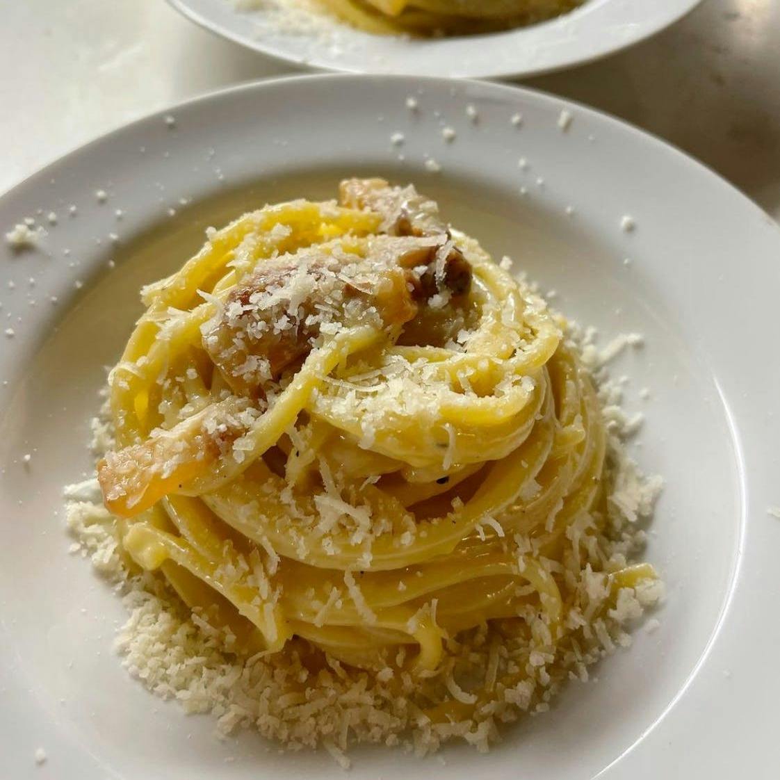 Spaghetti Carbonara on a white plate