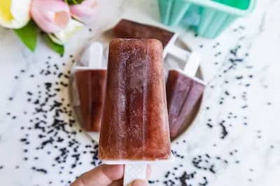 Elderberry popsicles - a perfect after school snack for hot days that boosts immune systems