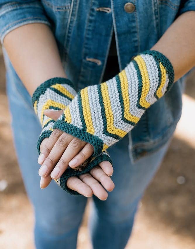 Crevasse Mitts by Kerin Dimeler-Laurence