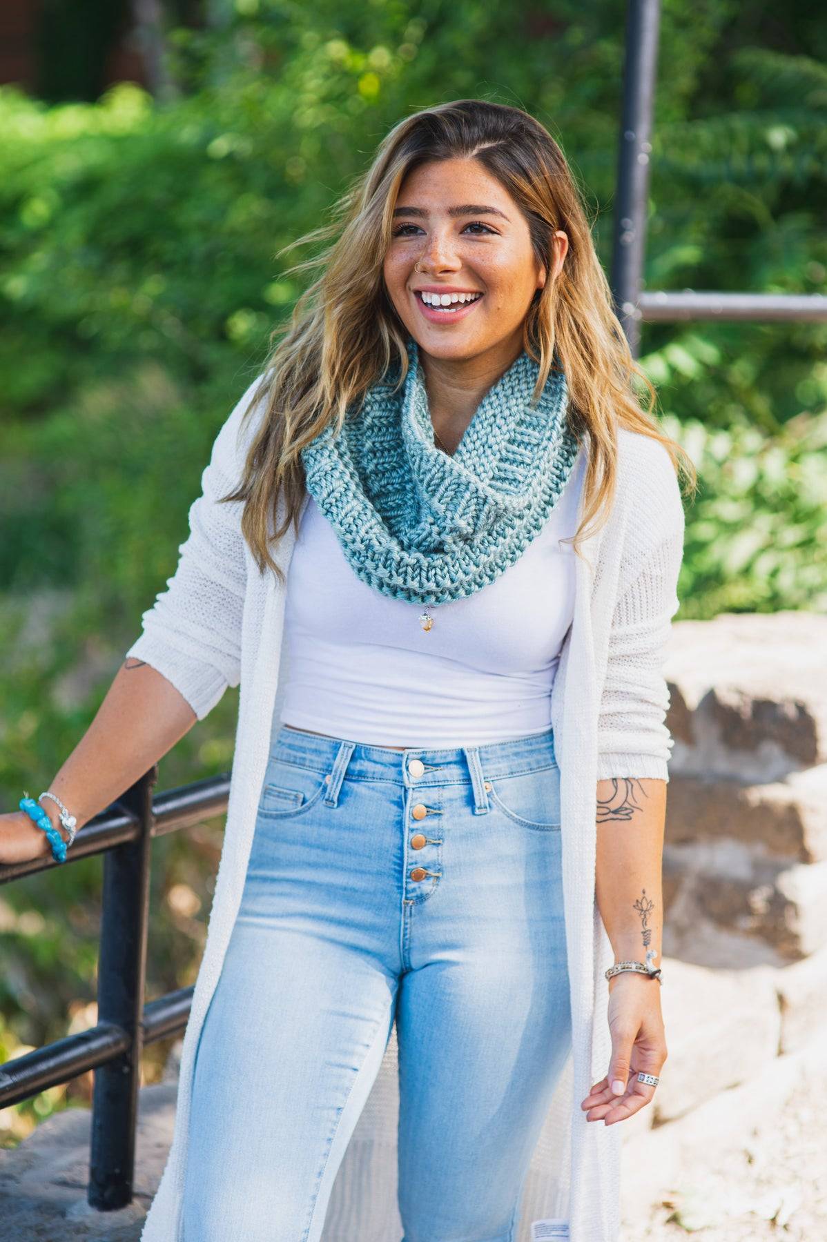 Leading Lines Mitts by Neisha Abdulla