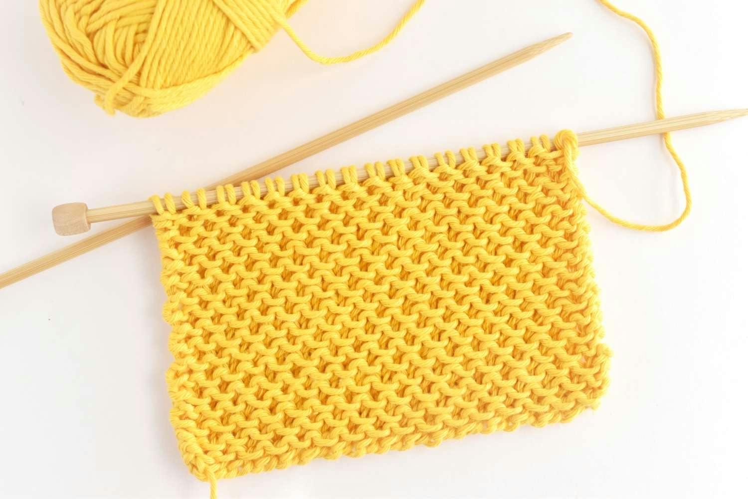 🍌 Knitting Slipped Stitches & 5 Ways To Use Them