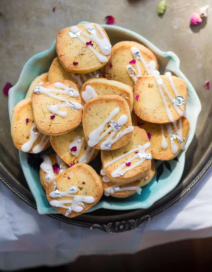 a blue bowl filled with cookies.
