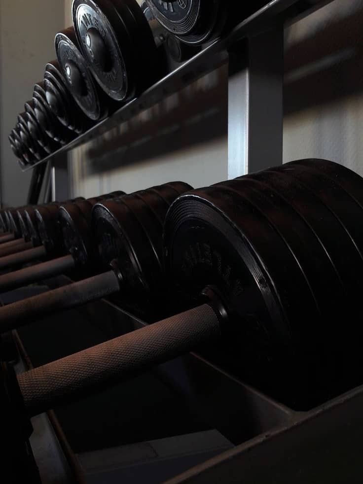 Recovery After 35: It’s More Than Just Sleep

What aging athletes miss — and how to rebuild smarter, not just harder.

Let’s start with a common myth.

“You just need to sleep more.”

We’ve heard it a hundred times. And sure — sleep is a pillar of recovery. But if you’re over 35, training regularly, and trying to stay sharp, sleep alone isn’t enough.

In fact, the rules of recovery change as you age.

What worked for you at 25 — a good night’s sleep and a protein shake — simply doesn’t cut it anymore.
And most programs out there? Still stuck in the same “sleep-hydrate-repeat” cycle.

At Extra Time Performance, we see recovery as a complete system.
Not just a reaction to fatigue — but a strategy to keep you at your peak longer.

Let’s break it down.

Why Recovery Gets Harder After 35

Here’s what starts to change in your 30s and 40s:
	•	Lower anabolic hormone levels (less testosterone, GH, etc.)
	•	Slower connective tissue healing — tendons, fascia, joints
	•	Reduced mitochondrial efficiency (your energy powerhouses)
	•	Blunted HRV (your nervous system takes longer to bounce back)
	•	More stress + less time = recovery falls through the cracks

And yet… we still push ourselves like we’re 25.

If you don’t change how you recover — you break down.

But if you do?

That’s how you outlast the competition.

Recovery = A Multi-System Engine

1. Nervous System Recovery

Training drives sympathetic (fight/flight) dominance.
Recovery must shift you back into parasympathetic (rest/digest).

How?
	•	Daily breathwork (5–10 min after training)
	•	Zone 2 aerobic work (yes — this aids the nervous system)
	•	Cold exposure (not just for the body — but for HRV recovery)

2. Tendon and Joint Recovery

Tendons age differently than muscles. Less blood flow = slower repair.

How?
- Isometric training (especially mid-range holds)
- Collagen & vitamin C before loading sessions
- Oscillatory work and progressive plyometrics — taught right

Сontinued in the carousel!