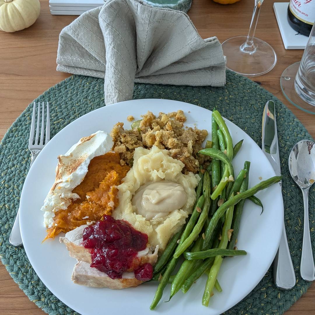 A plate of Thanksgiving food