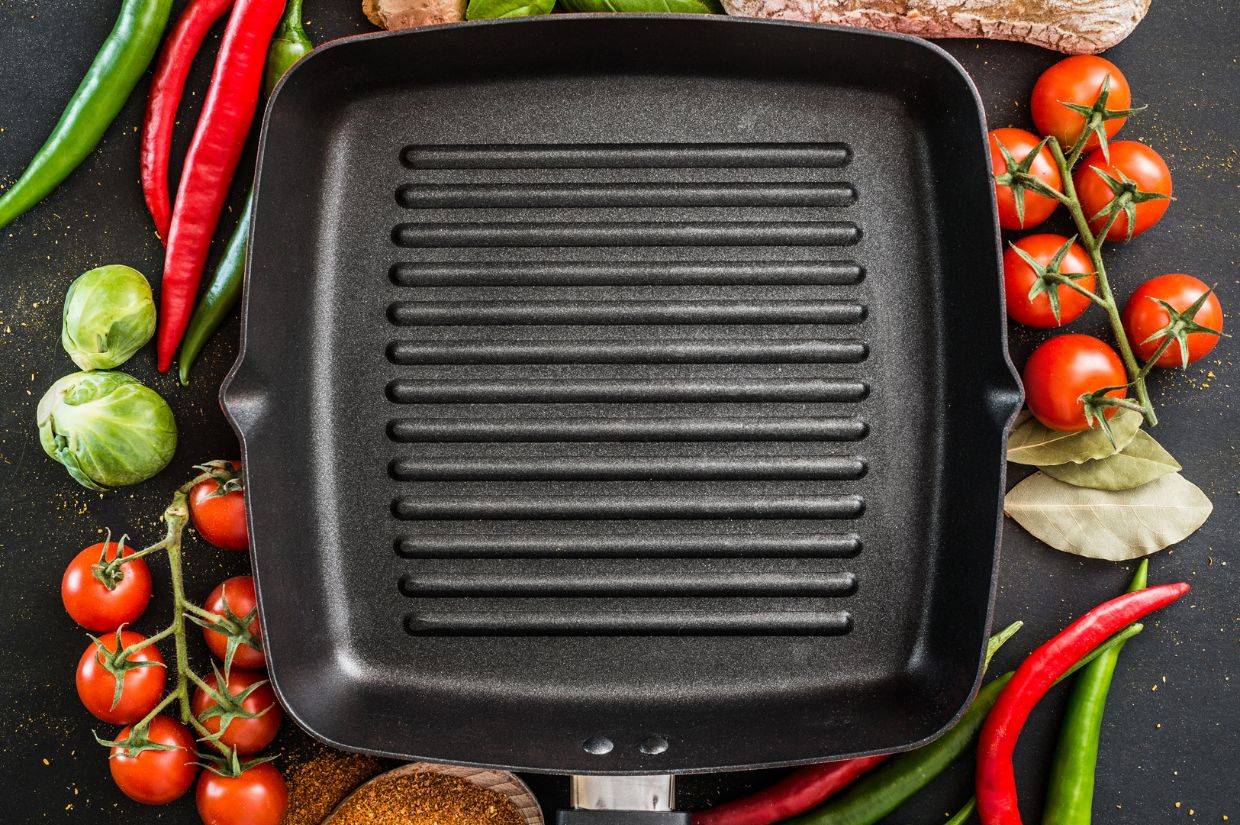 Cast iron grill pan.