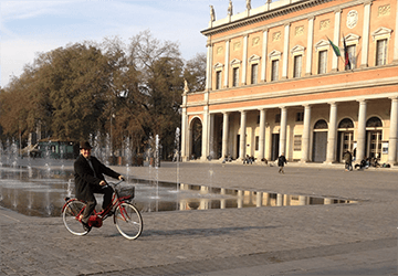 Gary on bike in Reggio