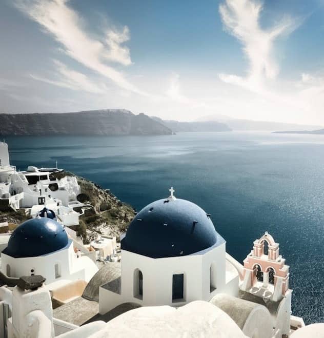 A beautiful view of the ocean and some buildings