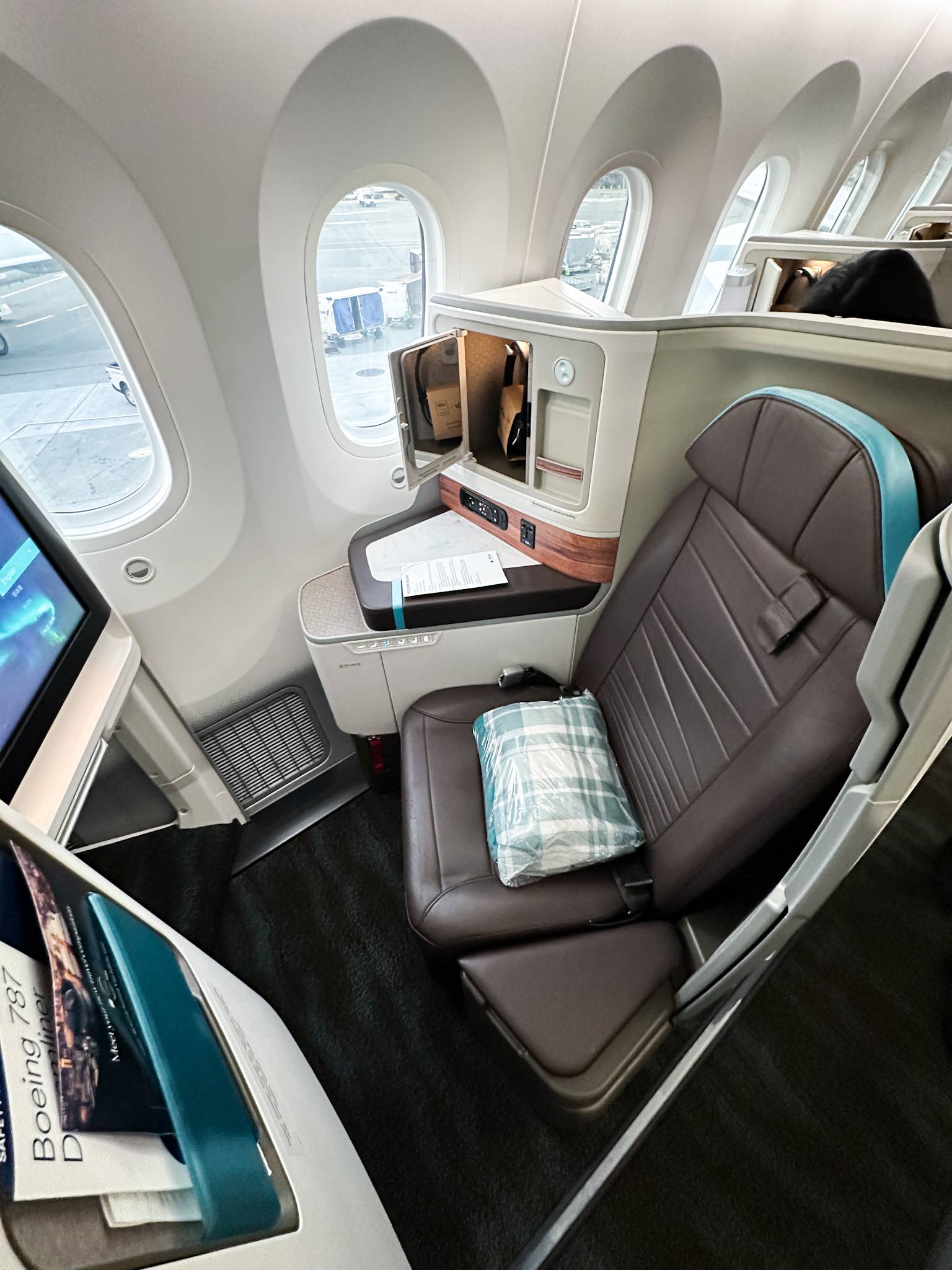 First class on Alaska / Hawaiian Airlines to Hawaii