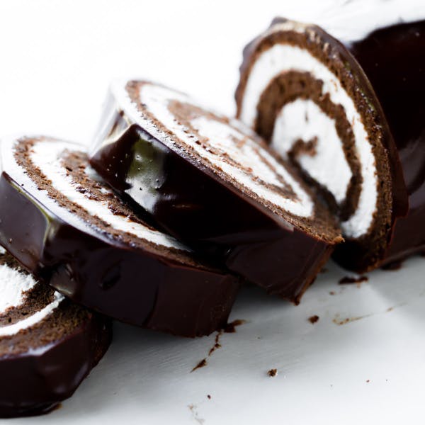 picture of chocolate cake rolls