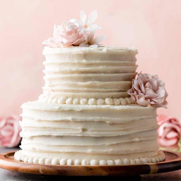 picture of a vanilla tiered cake