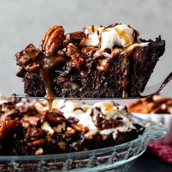 caramel turtle brownie pie