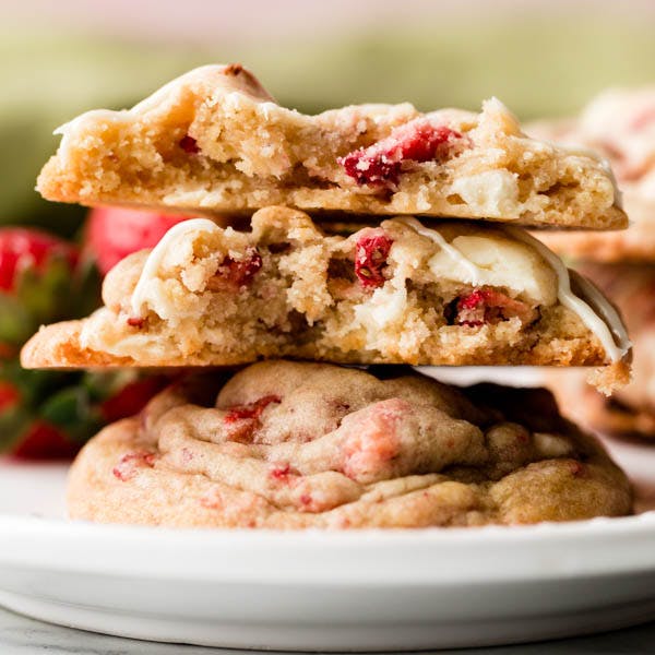 strawberry cream cookies stack