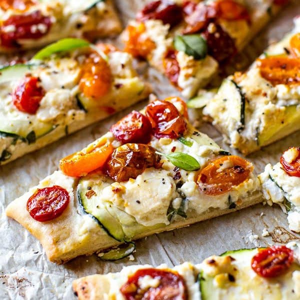 picture of zucchini and herbed ricotta flatbread with toppings