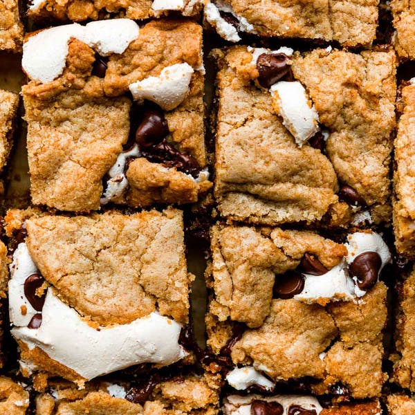 sliced cookie bars with marshmallow and chocolate chips