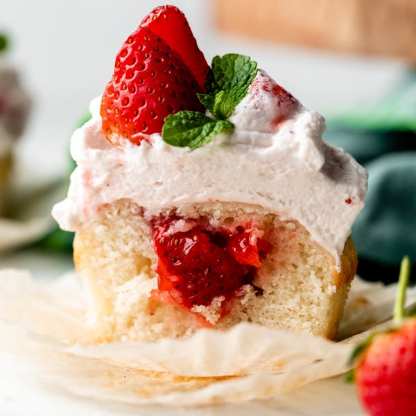 filled strawberry shortcake cupcakes