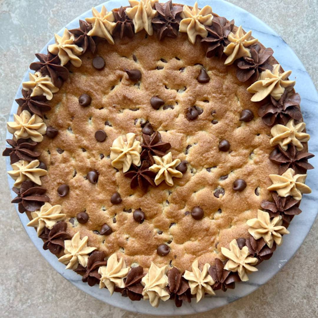 chocolate chip cookie cake