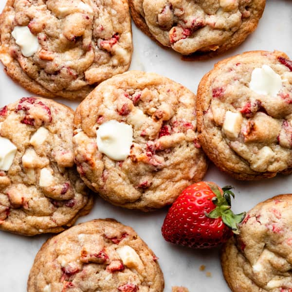 white chocolate creamy strawberry cookies