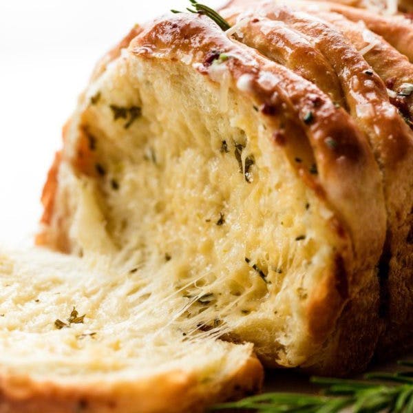 picture of rosemary garlic pull-apart bread