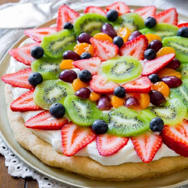 picture of fruit pizza with strawberries, blueberries, kiwi, grapes, and mandarins