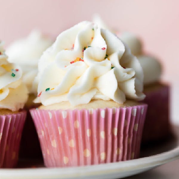picture of vanilla buttercream on a cupcake