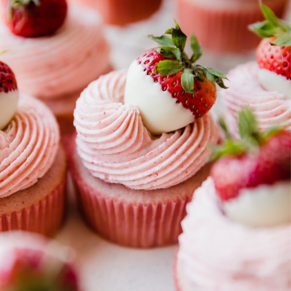 white chocolate strawberry cupcakes