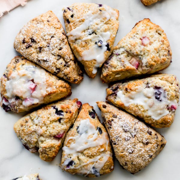 Picture of a variety of scones arraigned in a circle