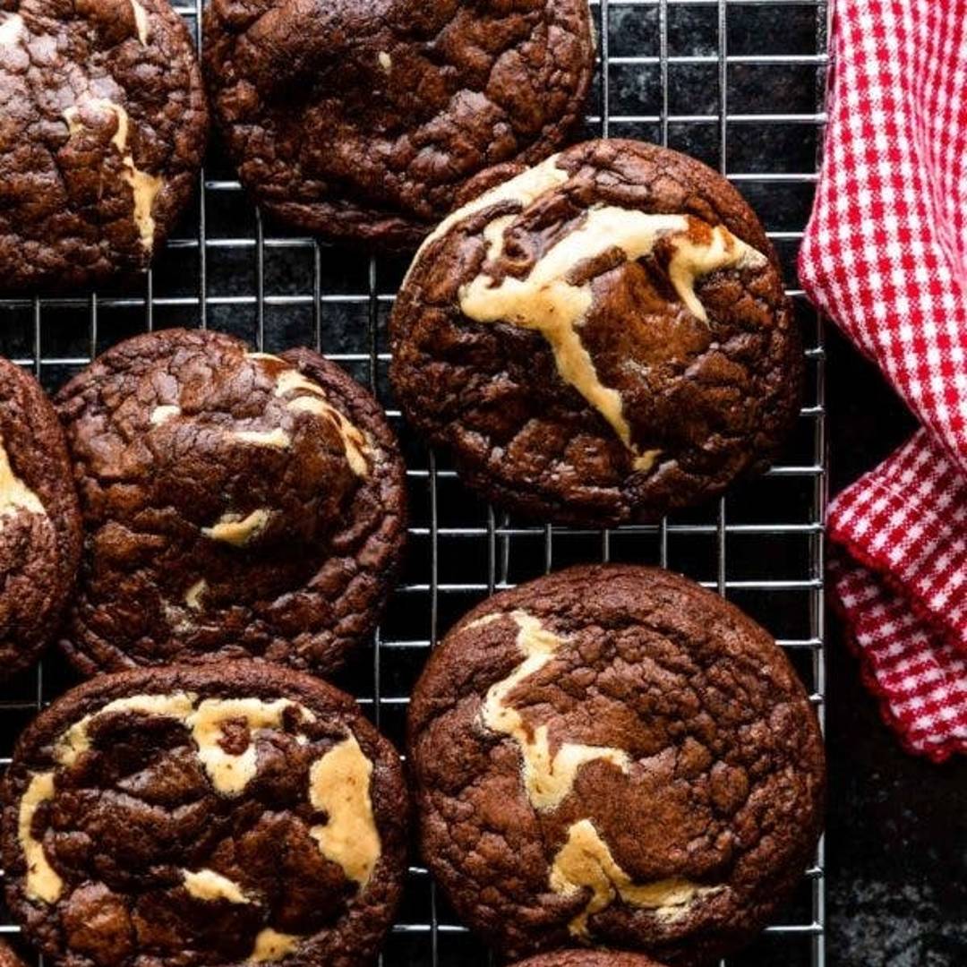 picture of peanut butter swirled brownie cookies