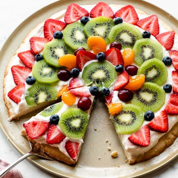 fruit arranged on a sugar cookie crust, with cream cheese frosting