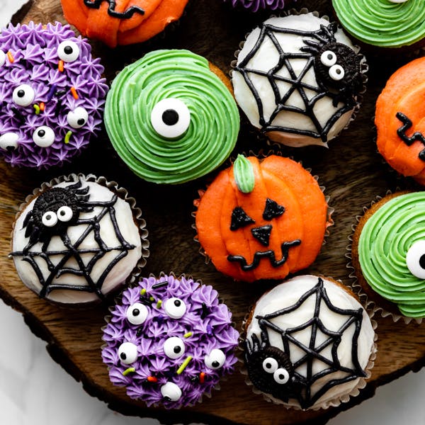 picture of cupcakes decorated as pumpkins, spiders, and monsters