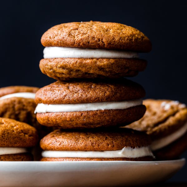 gingerbread whoopie pies