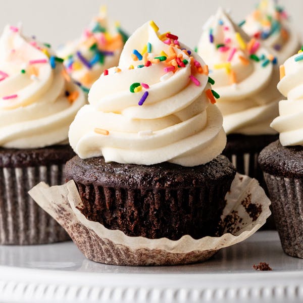 chocolate cupcakes vanilla buttercream
