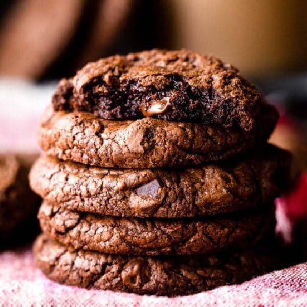 picture of a stack of chocolate brownie cookies