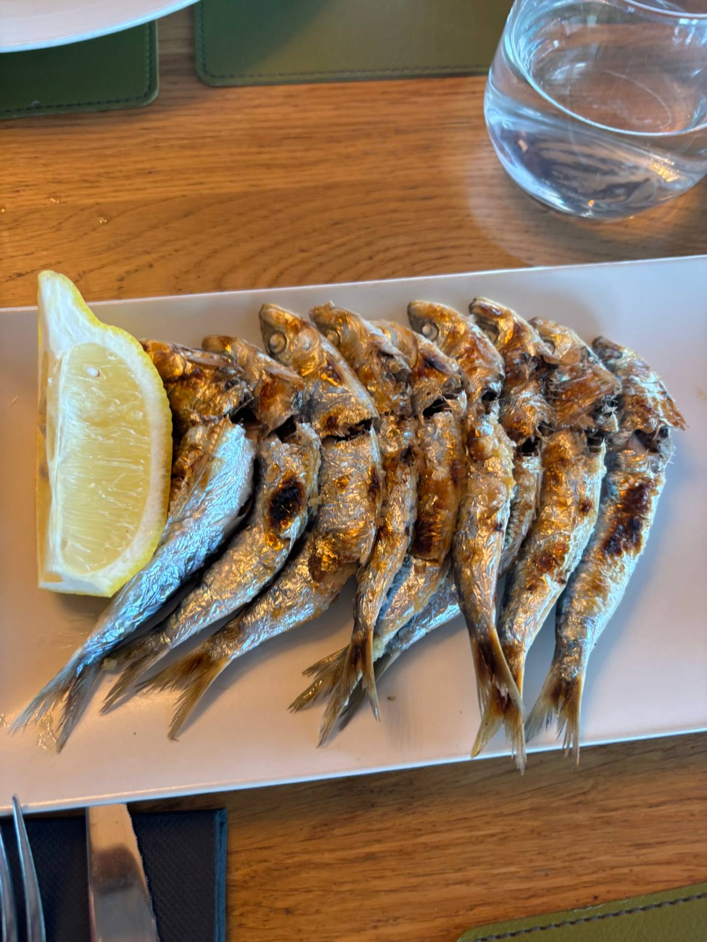 sardines straight off the fire.. they cook these on sticks over a fire in a small boat

#borderlesslife #goodfoodgoodmood #digitalnomadlife #lifestylebydesign #freedomfirst #zachpittman #simplemoments #travelwithpurpose