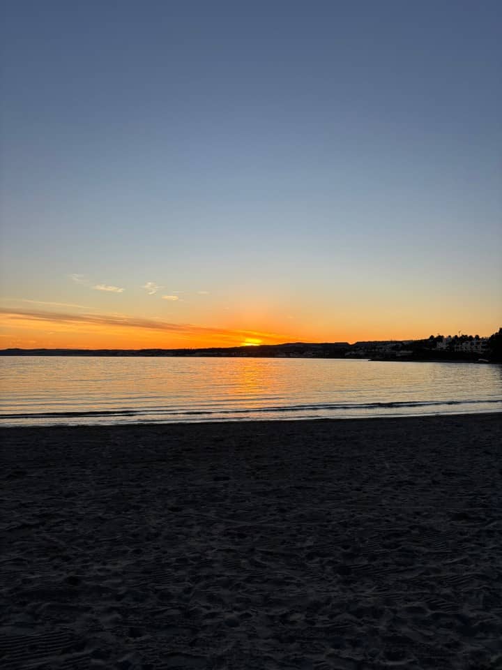 Some days end with a reminder of what freedom can feel like.
When you build systems that work for you, life starts to open up in moments like this.
More calm days, more sunsets, more space to live on your own terms.

#borderlesslife #realtors #zachpittman #digitalnomad #lifestylefreedom #workfromanywhere #realestatelife #successmindset #slowliving