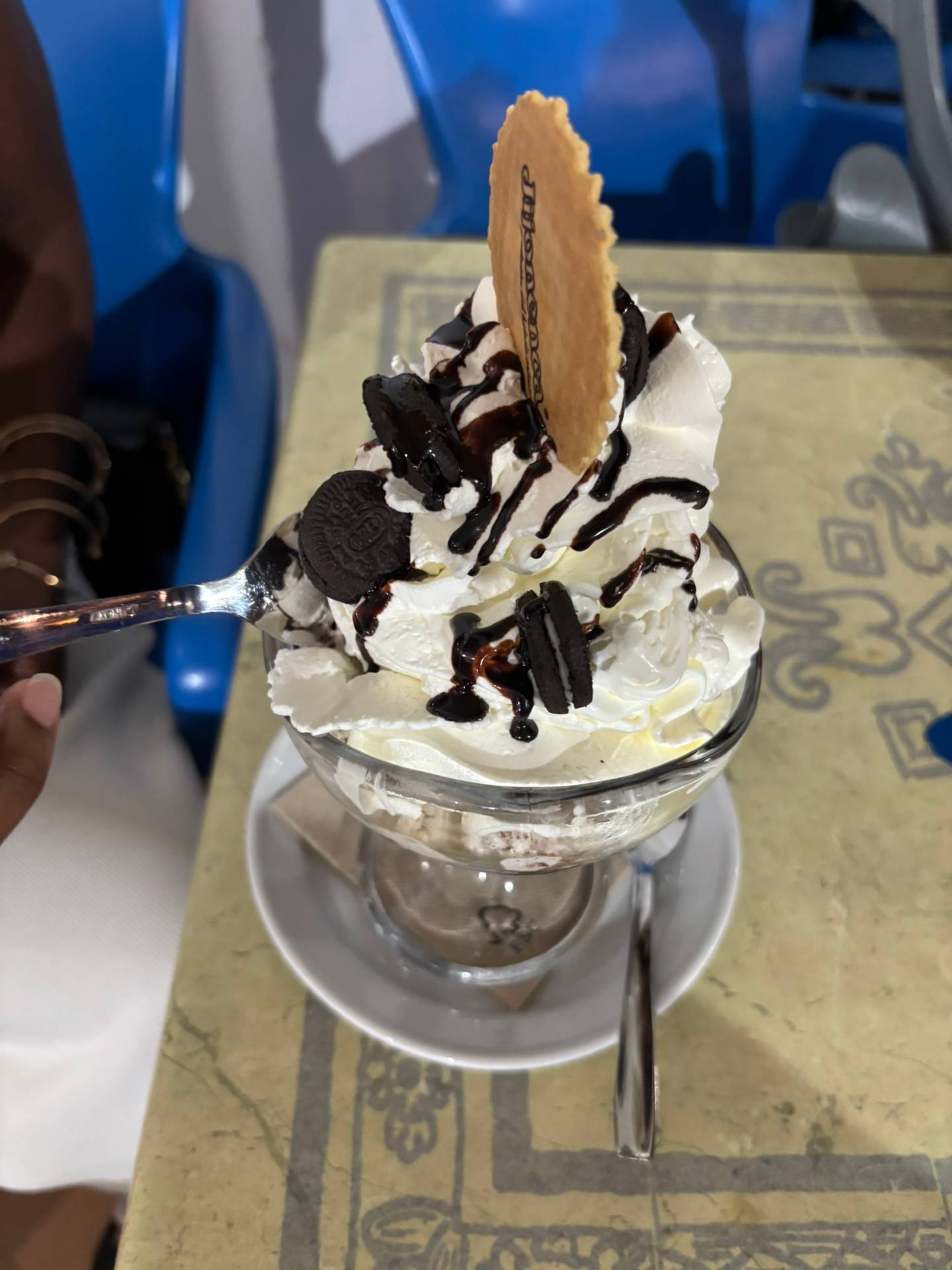 Sometimes freedom tastes like Oreo ice cream.

#borderlesslife #slowliving #digitalnomadlife #lifestylebydesign #freedomfirst #zachpittman #simplepleasures #everydayjoys