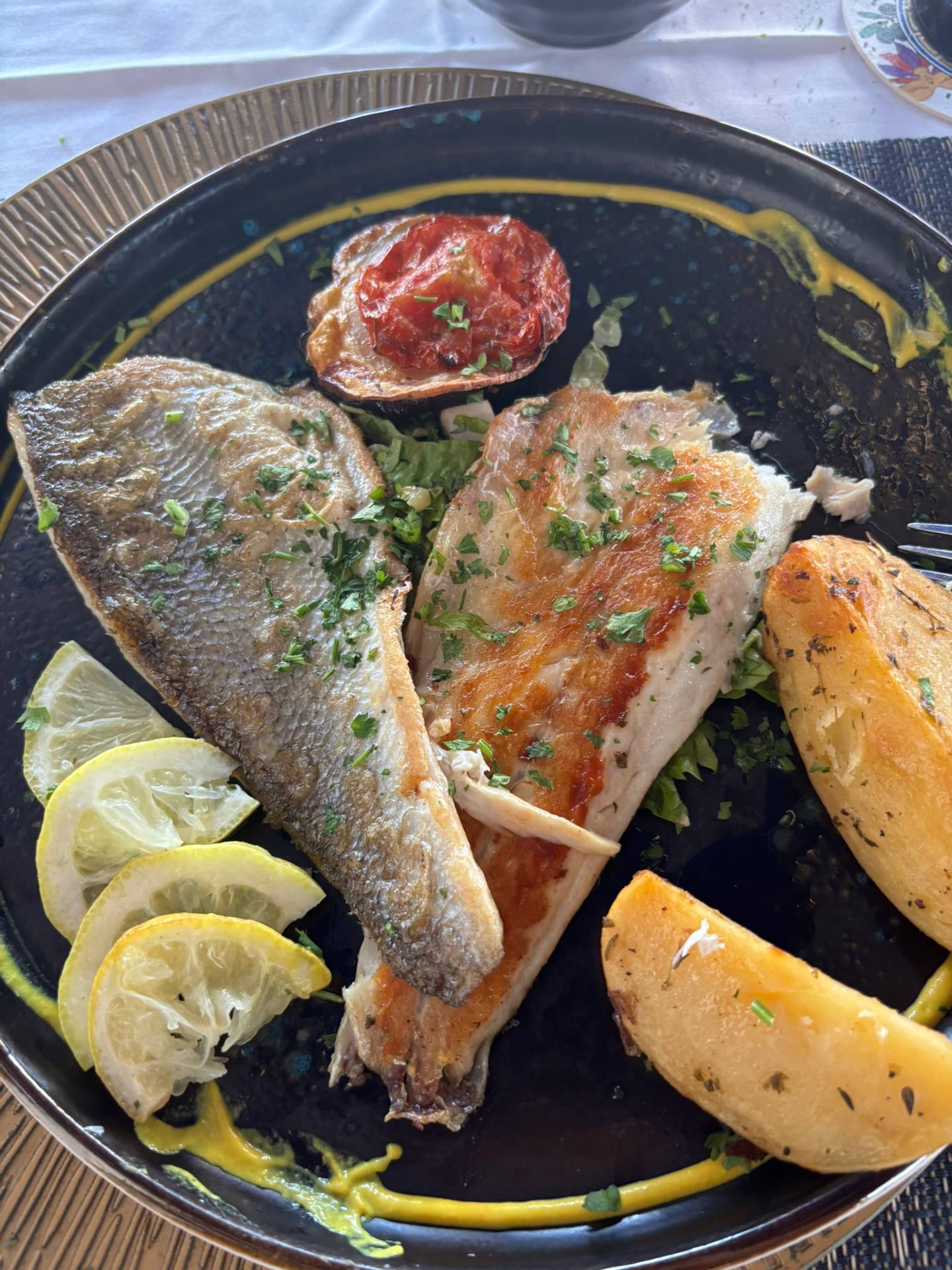 This is what they mean by Mediterranean diet

#borderlesslife #goodfoodgoodmood #slowliving #digitalnomadlife #lifestyleflow #zachpittman #everydaydiscoveries