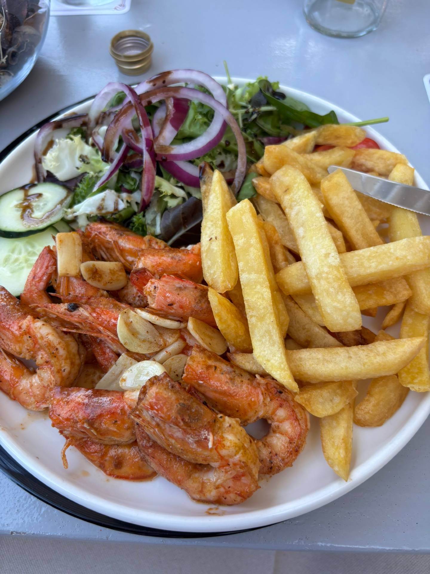 Fresh Gambas, perfectly cooked and full of flavor.

#borderlesslife #goodfoodgoodmood #digitalnomadlife #lifestylebydesign #slowliving #zachpittman #travelwithpurpose #everydaydiscoveries