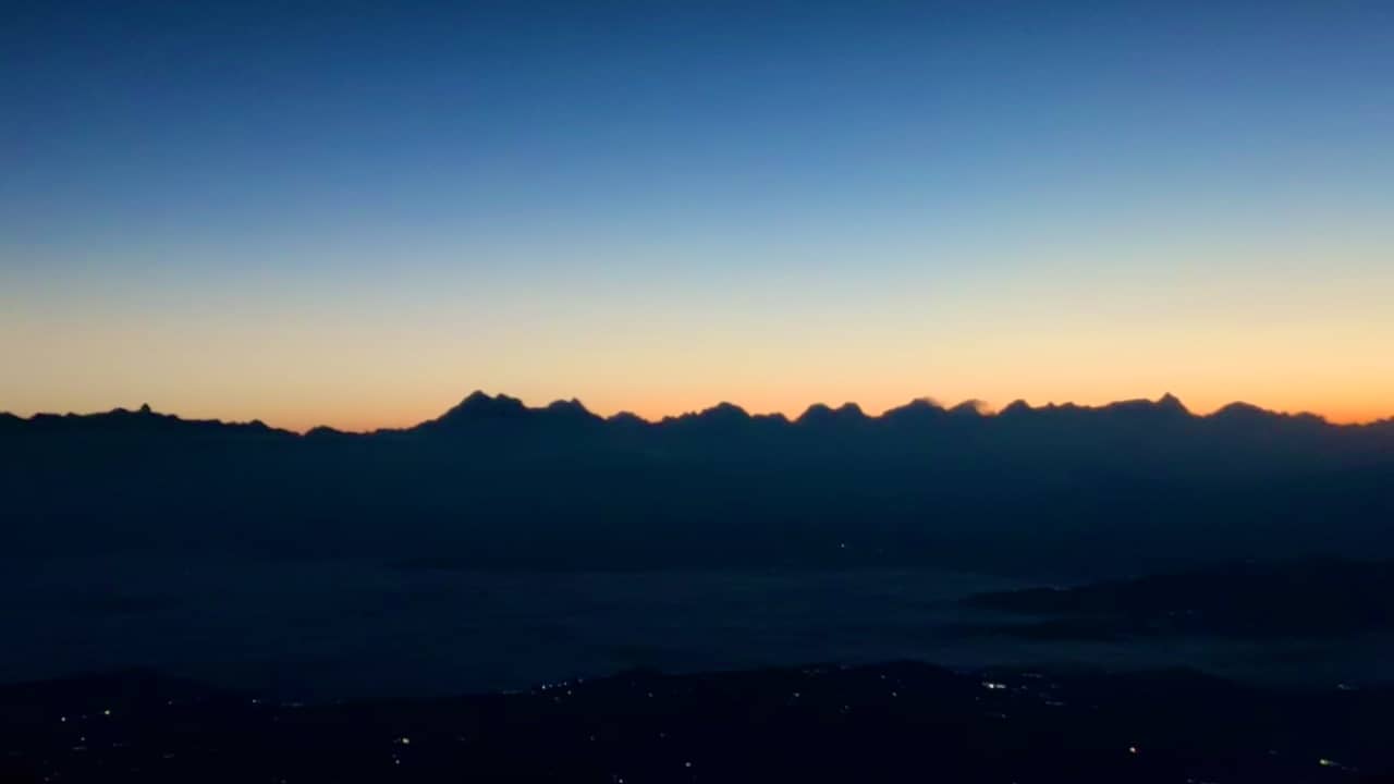The rising sun in Dhunkharka